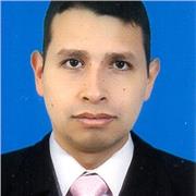 Psicólogo da clases de psicología humanista